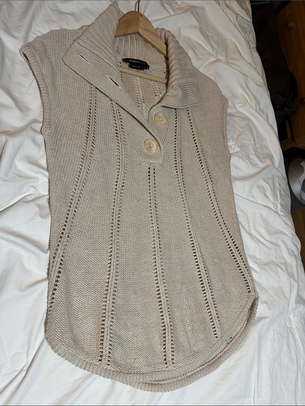 BCBGMaxAzria Beige Sleeveless Shawl-Collar Knit Vest